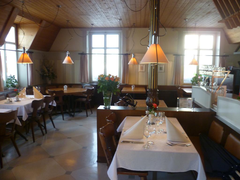 Hotel Speiserestaurant Bahnhof Guttingen Exterior photo