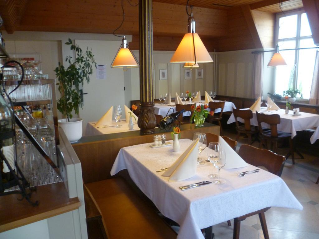 Hotel Speiserestaurant Bahnhof Guttingen Exterior photo